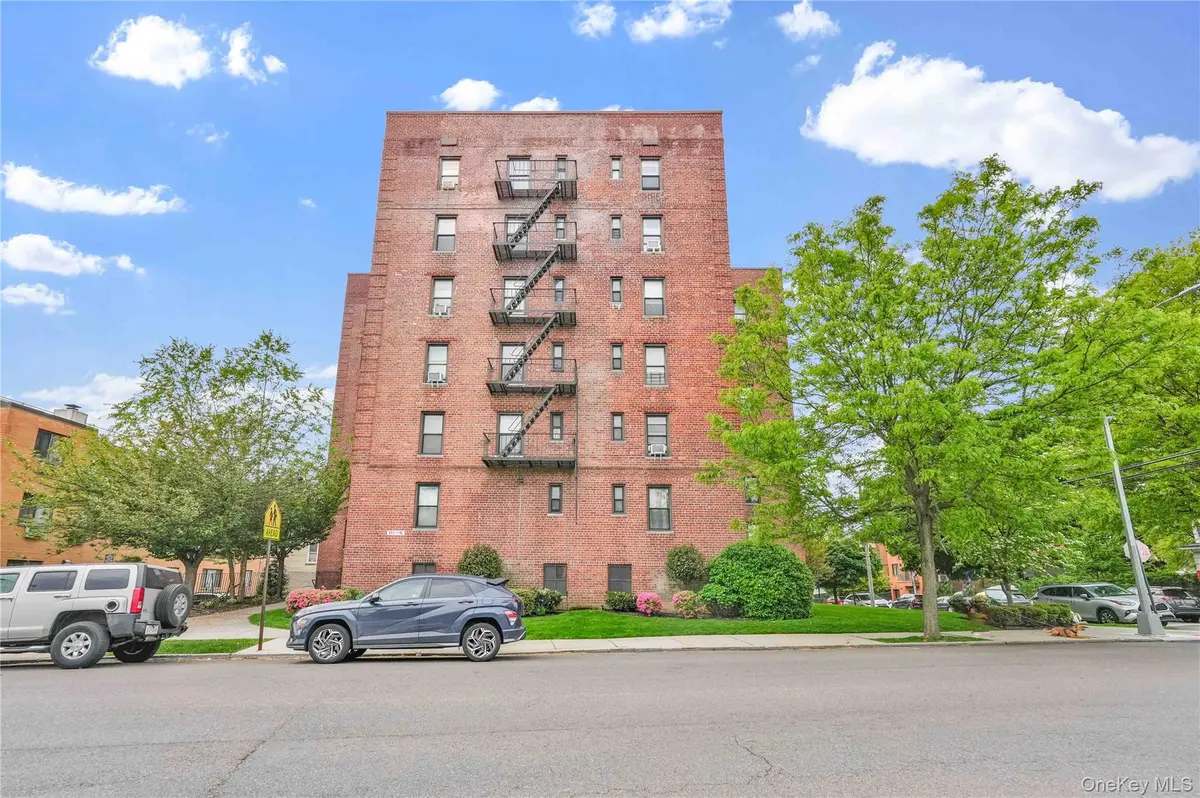 170-06 Crocheron AVE #2E, Flushing, NY 11358