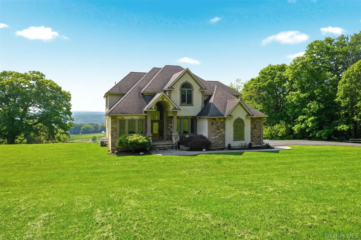 4 Rachel CT, Bloomingburg, NY 12721
