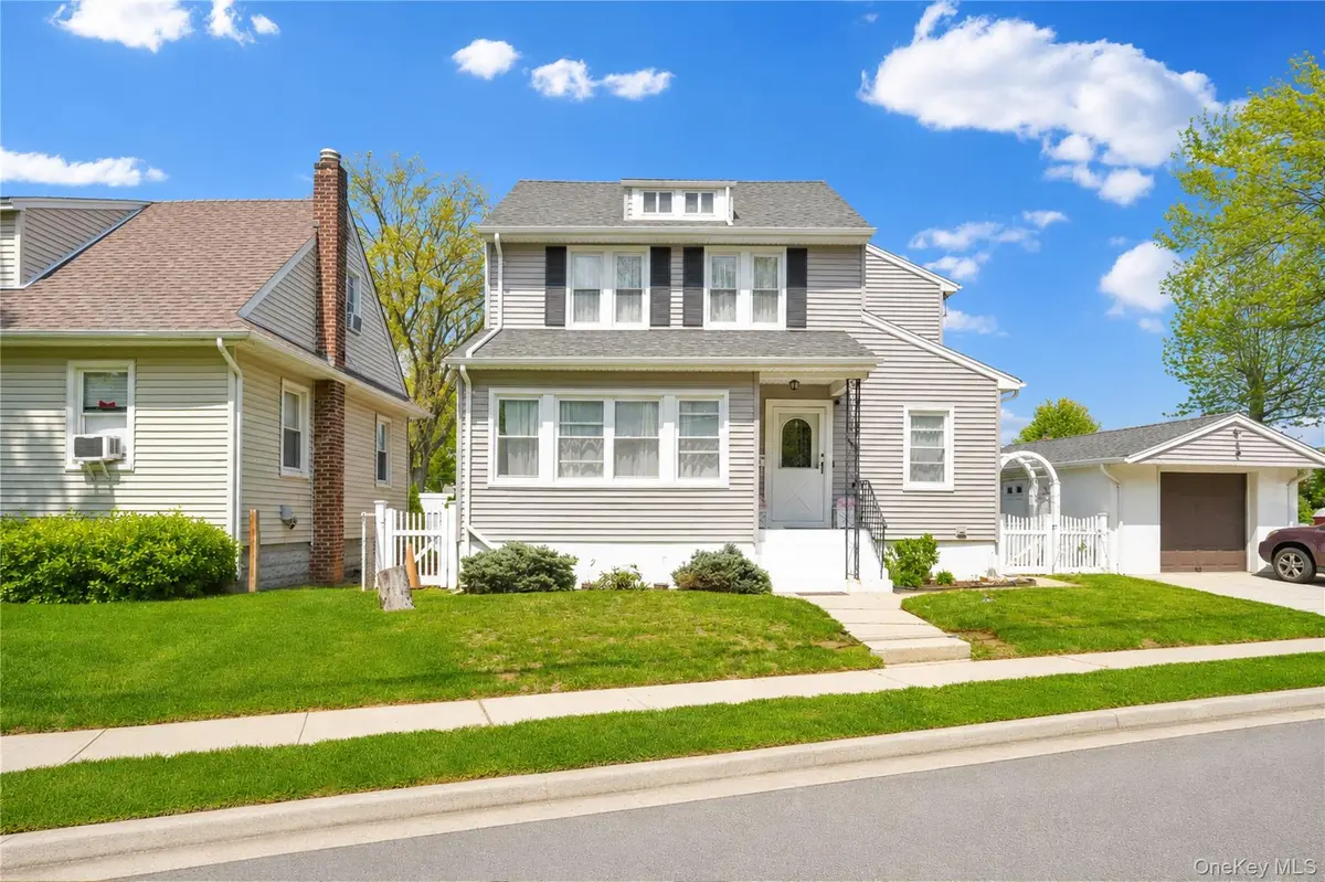 62 Leaman PL, Lynbrook, NY 11563