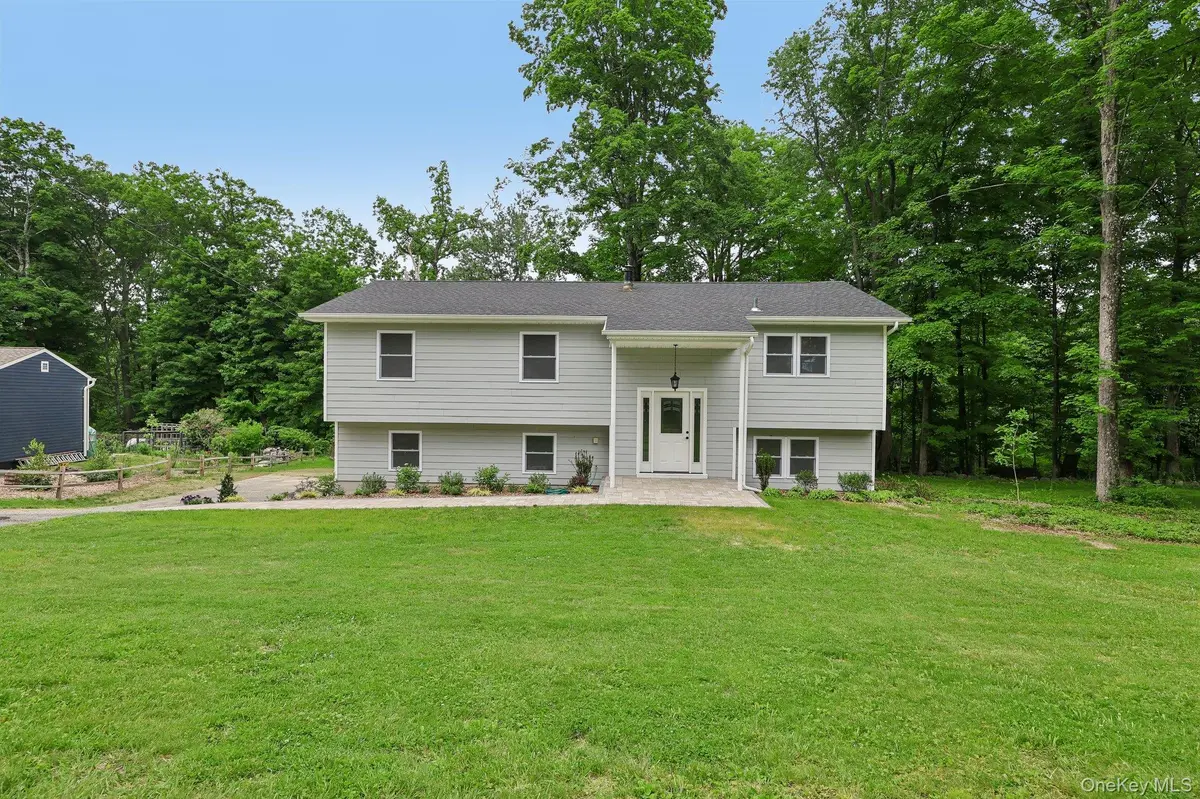 2853 Hedwig DR, Yorktown Heights, NY 10598