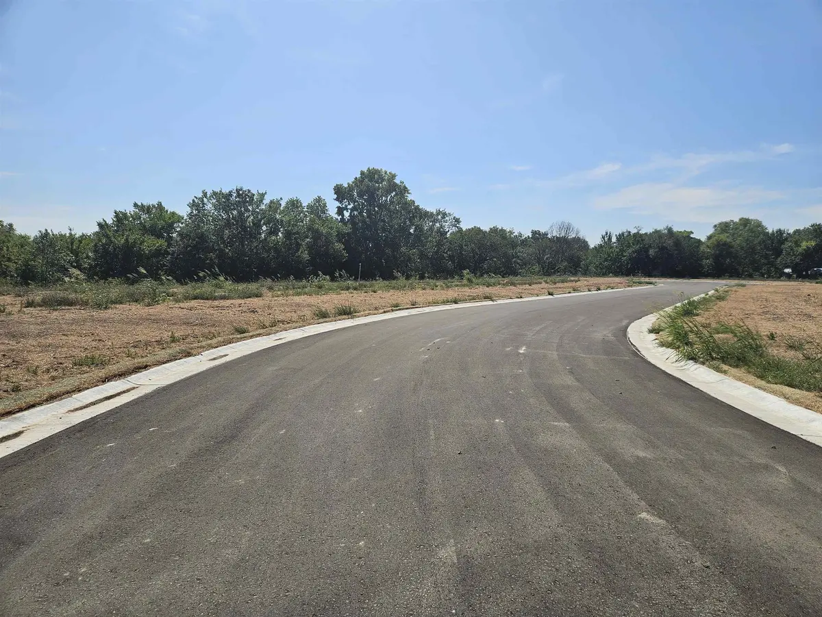 529 N Foresthills Ct, Andover, KS 67002