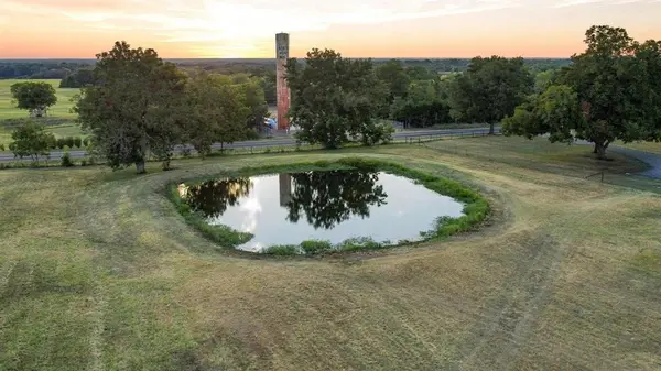 10381 Fm 512, Wolfe City, TX 75496
