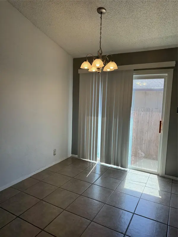 8704 Pineridge DR #B, Austin, TX 78729