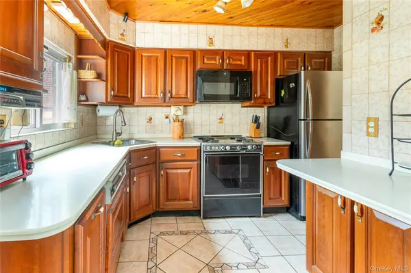51-05 74th ST, Elmhurst, NY 11373