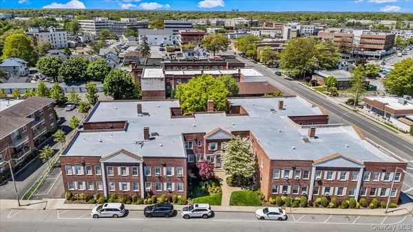 70 S Park AVE #204, Rockville Centre, NY 11570