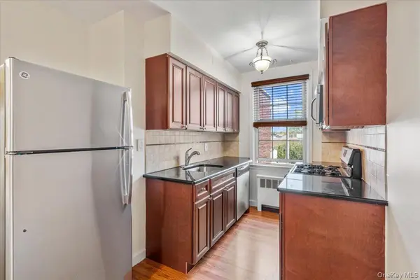 70 S Park AVE #204, Rockville Centre, NY 11570
