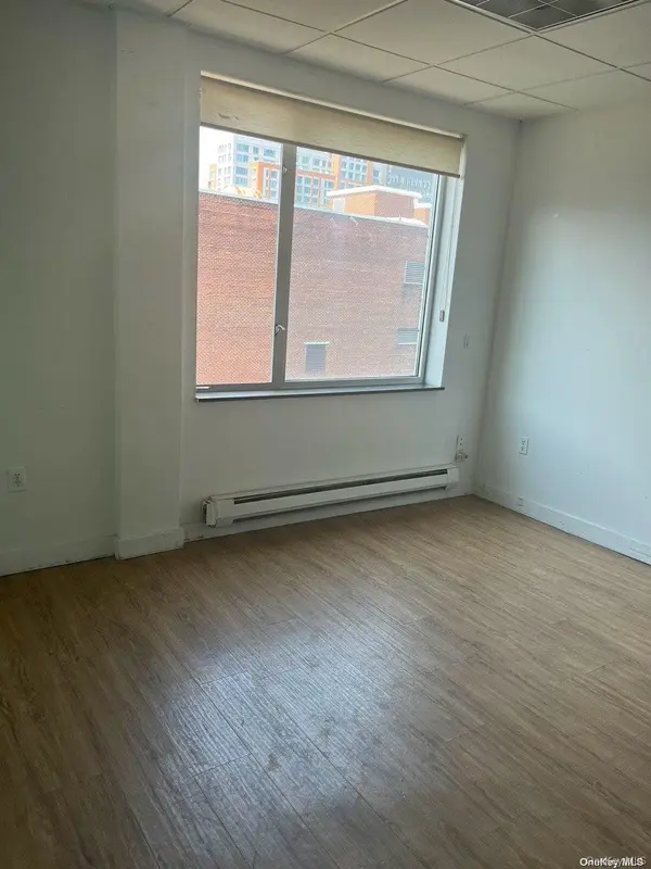 136-31 41st AVE #5D, Flushing, NY 11355
