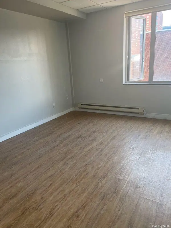 136-31 41st AVE #5D, Flushing, NY 11355