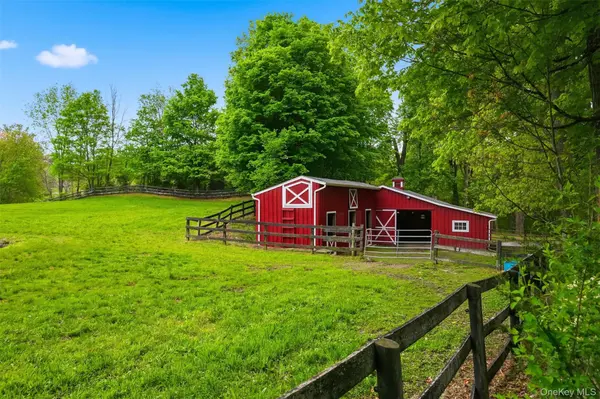 308 Hollow RD, Staatsburg, NY 12580