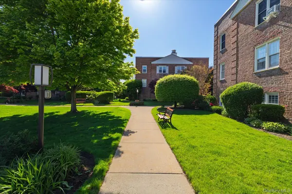 200 N village AVE #F6, Rockville Centre, NY 11570