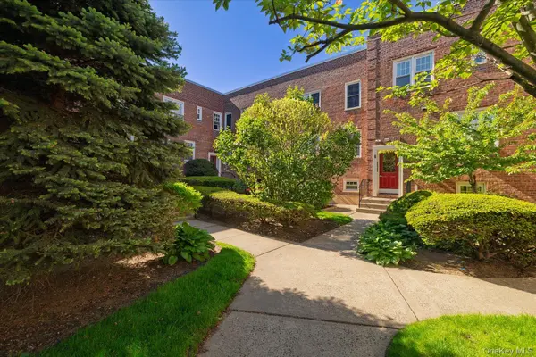 200 N village AVE #F6, Rockville Centre, NY 11570
