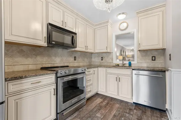 204 Twin Brook CT, Carmel, NY 10512