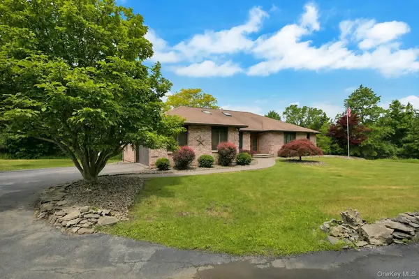 220 Oxford RD, Chester, NY 10918