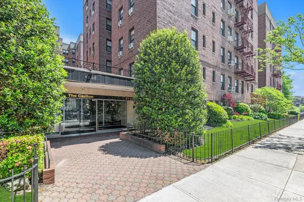 83-35 139 ST #5M, Briarwood, NY 11435