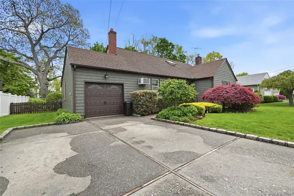41 Lane ST, Lindenhurst, NY 11757