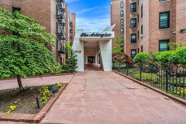 139-15 83rd AVE #B32, Briarwood, NY 11435