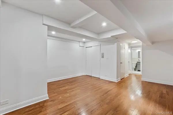 139-15 83rd AVE #B32, Briarwood, NY 11435