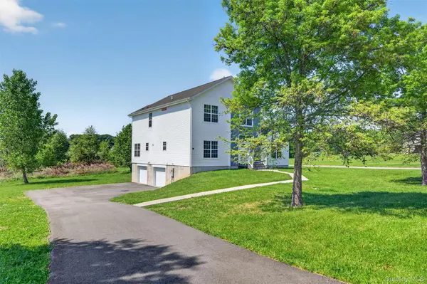 21 Harcourt Cosman DR, Newburgh, NY 12550