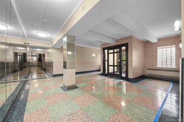 83-20 98 ST #4E, Woodhaven, NY 11421
