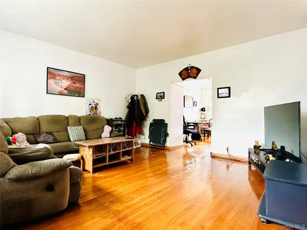 33-33 72nd ST, Jackson Heights, NY 11372