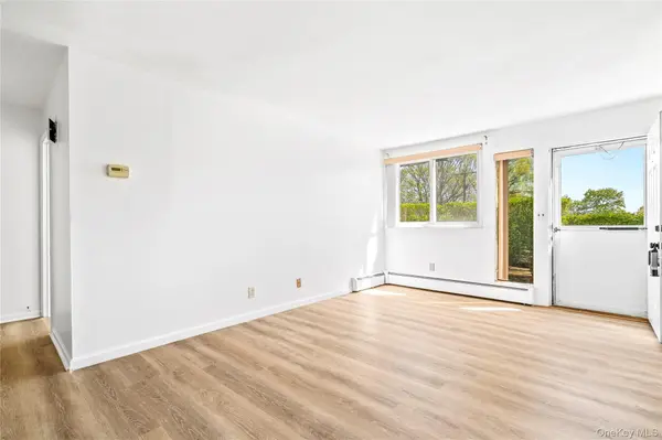 5 Wyndover Woods LN #23, White Plains, NY 10603