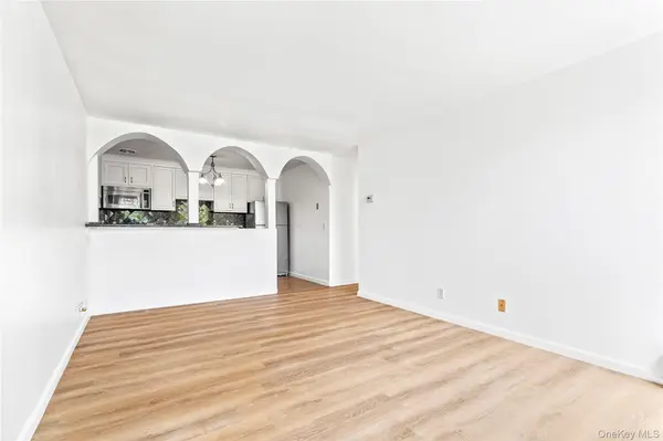 5 Wyndover Woods LN #23, White Plains, NY 10603