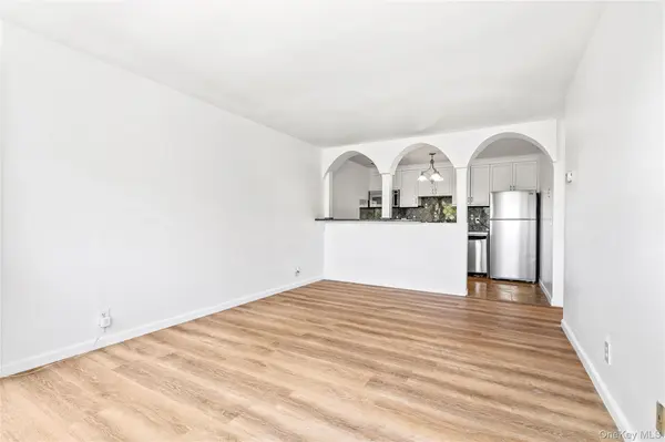 5 Wyndover Woods LN #23, White Plains, NY 10603