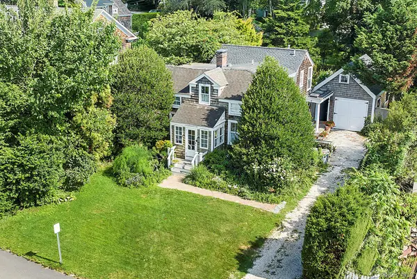 28 Bowden SQ, Southampton, NY 11968