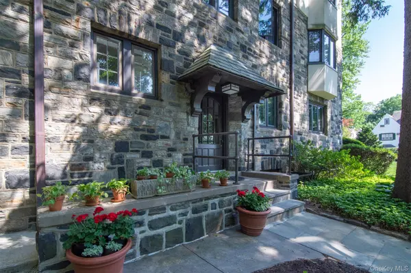11 Beechtree LN #1A, Bronxville, NY 10708