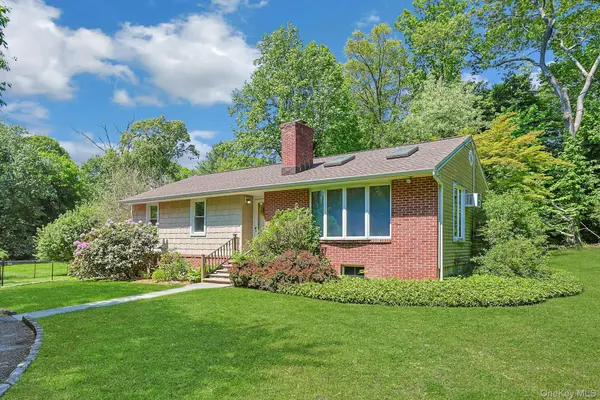 24 Virginia LN, Thornwood, NY 10594