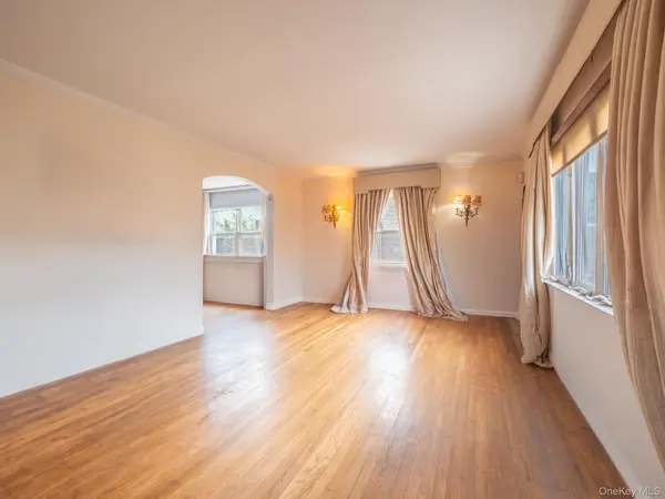 75-75 180th ST, Fresh Meadows, NY 11366