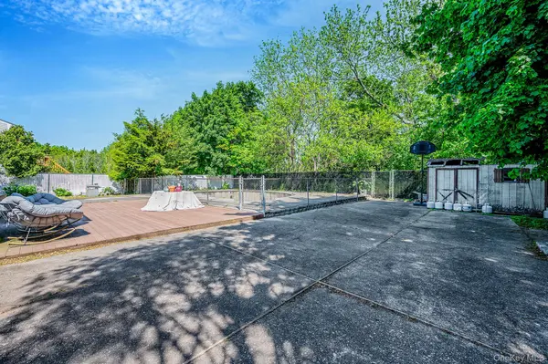 1335 August RD, North Babylon, NY 11703