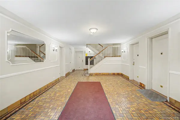 10 Welwyn RD #2C, Great Neck, NY 11021