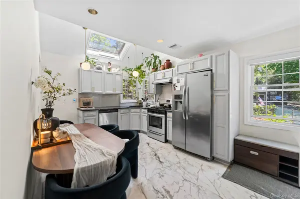 5 Windsor LN, East Northport, NY 11731