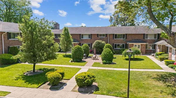234 Edmunton DR #J12, North Babylon, NY 11703