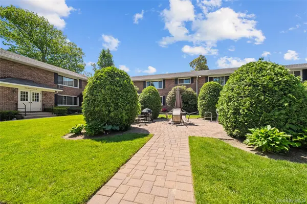 234 Edmunton DR #J12, North Babylon, NY 11703