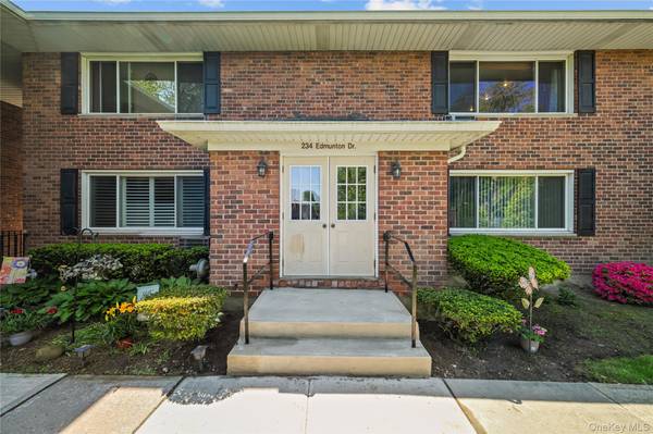 234 Edmunton DR #J12, North Babylon, NY 11703