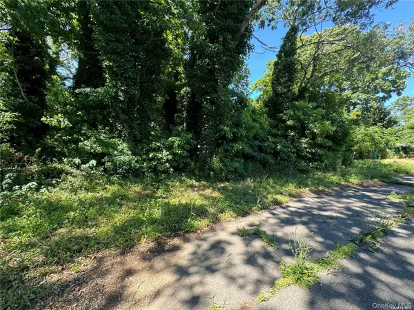 215 Cortland ST, Copiague, NY 11726