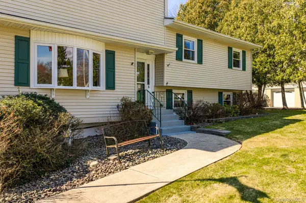 3 Puritan LN, Washingtonville, NY 10992