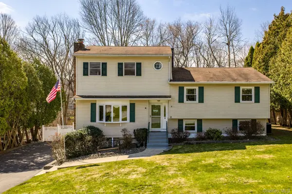 3 Puritan LN, Washingtonville, NY 10992