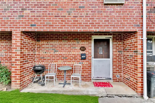 36-11 Utopia Pkwy, Flushing, NY 11358