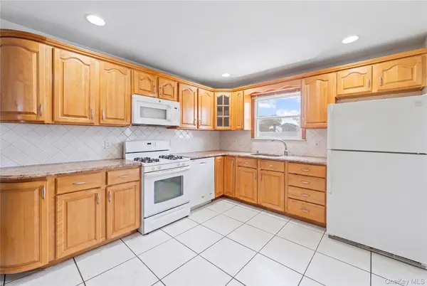 372 Madison ST, Franklin Square, NY 11010