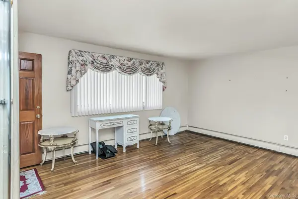 22 Beach AVE, Copiague, NY 11726