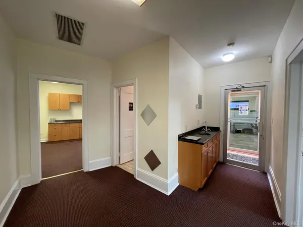 44-41 Douglaston Pkwy, Douglaston, NY 11363