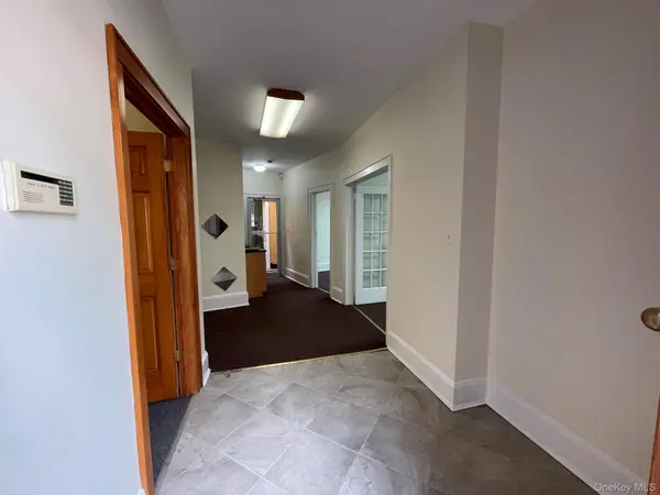 44-41 Douglaston Pkwy, Douglaston, NY 11363