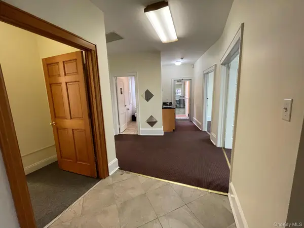 44-41 Douglaston Pkwy, Douglaston, NY 11363