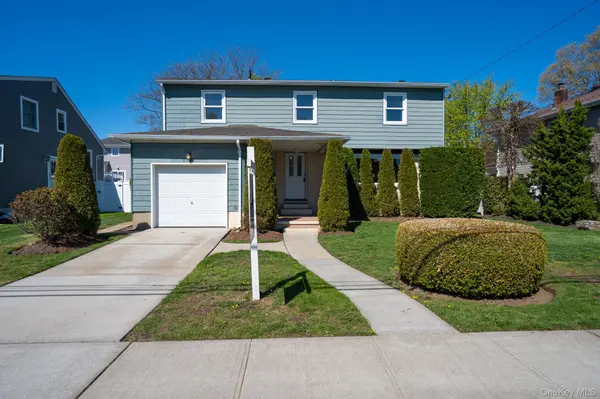 2386 Hampton AVE, Seaford, NY 11783