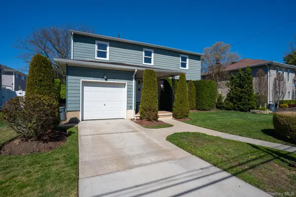 2386 Hampton AVE, Seaford, NY 11783