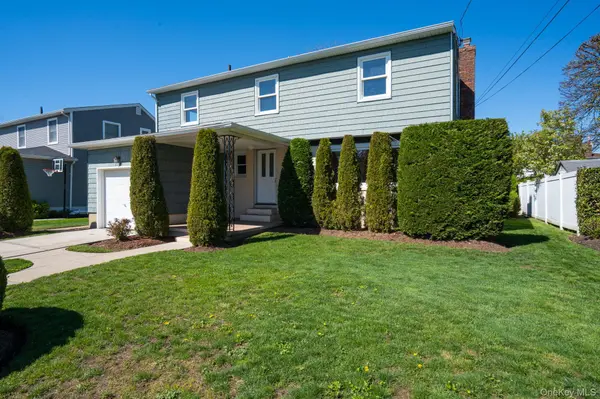 2386 Hampton AVE, Seaford, NY 11783