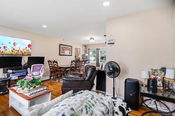 10 Francisco AVE, Central Islip, NY 11722